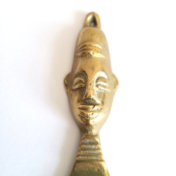 Vintage brass bottle opener with head design. - Picture 2 of 4